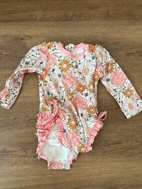 Caden Lane Long Sleeve Rash Guard With Ruffle Bottom 12-18M